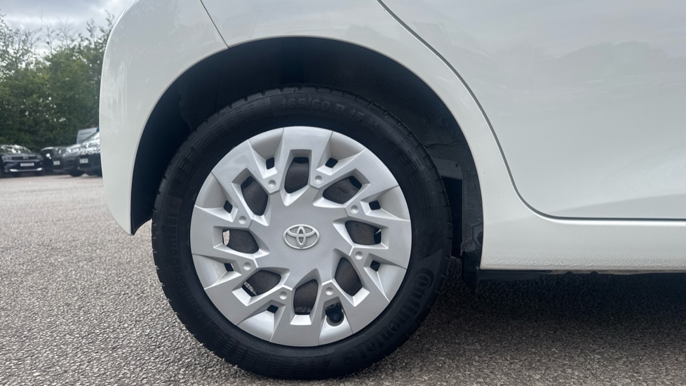 Toyota Aygo 1.0 VVT-i X-Play 5dr Petrol Hatchback - Image 7