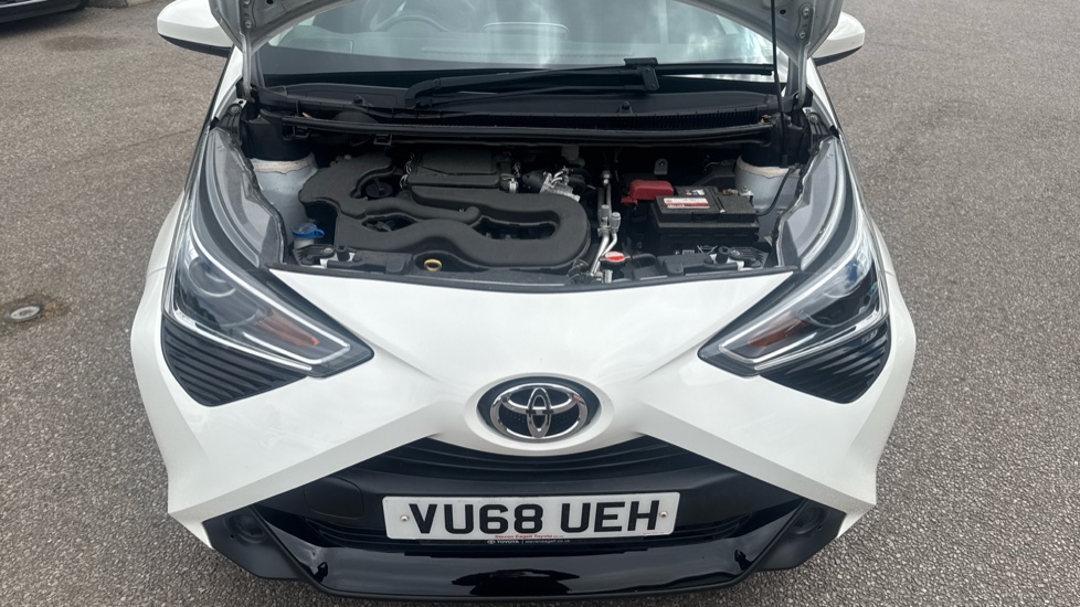 Toyota Aygo 1.0 VVT-i X-Play 5dr Petrol Hatchback - Image 8