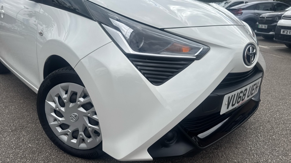 Toyota Aygo 1.0 VVT-i X-Play 5dr Petrol Hatchback - Image 30