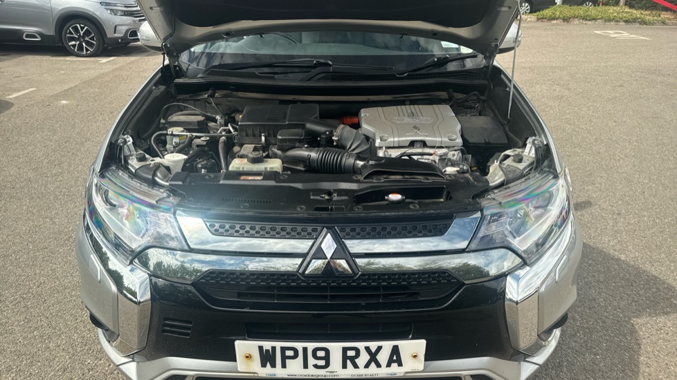 Mitsubishi Outlander 2.4 PHEV Juro 5dr Auto Estate - Image 8