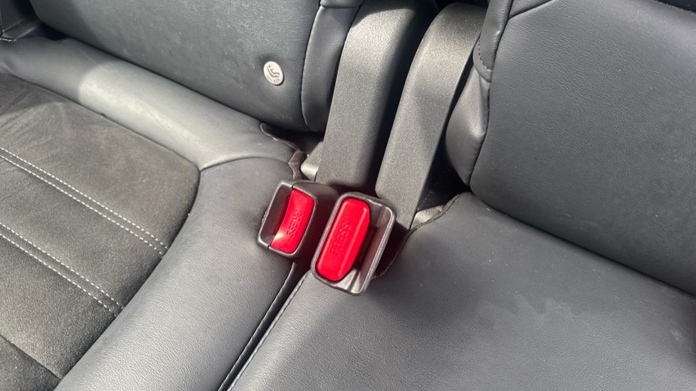 Mitsubishi Outlander 2.4 PHEV Juro 5dr Auto Estate - Image 17