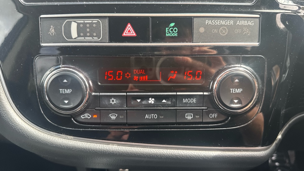 Mitsubishi Outlander 2.4 PHEV Juro 5dr Auto Estate - Image 21