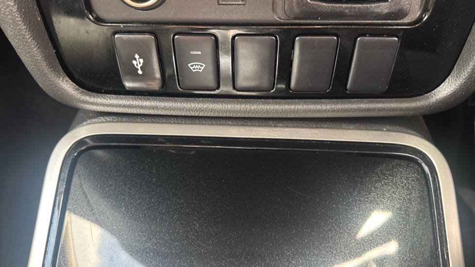 Mitsubishi Outlander 2.4 PHEV Juro 5dr Auto Estate - Image 23