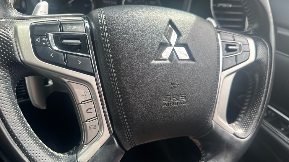 Mitsubishi Outlander 2.4 PHEV Juro 5dr Auto Estate - Image 25