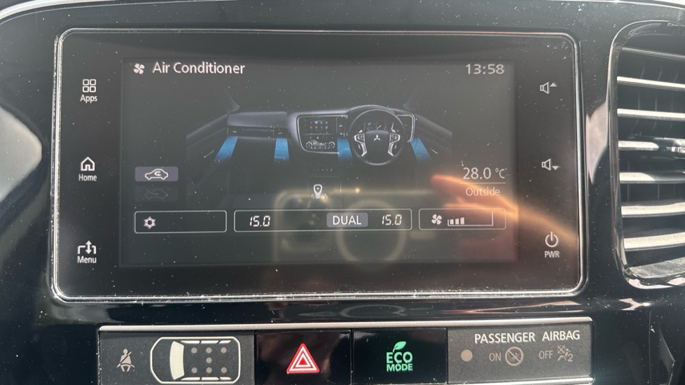 Mitsubishi Outlander 2.4 PHEV Juro 5dr Auto Estate - Image 29