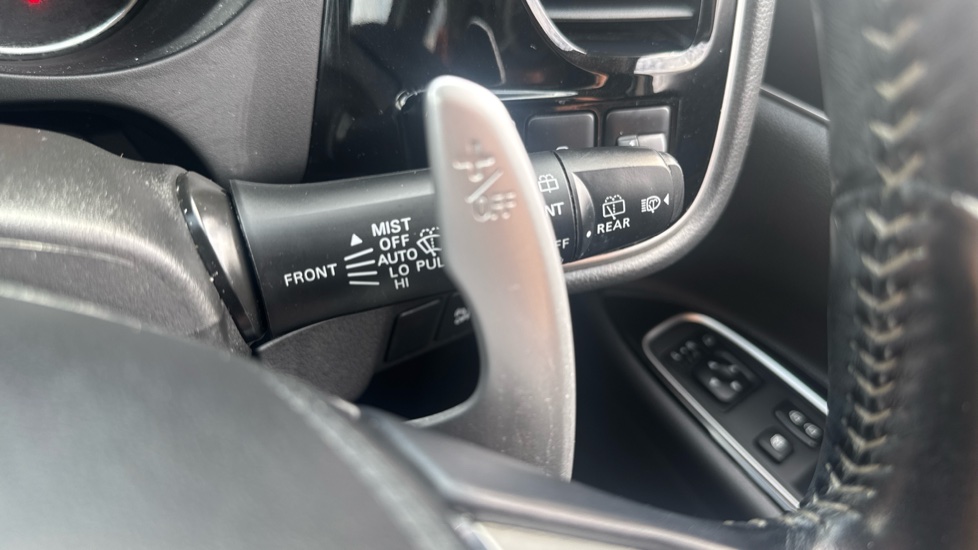 Mitsubishi Outlander 2.4 PHEV Juro 5dr Auto Estate - Image 31