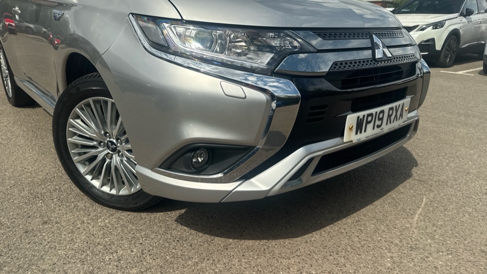 Mitsubishi Outlander 2.4 PHEV Juro 5dr Auto Estate - Image 39