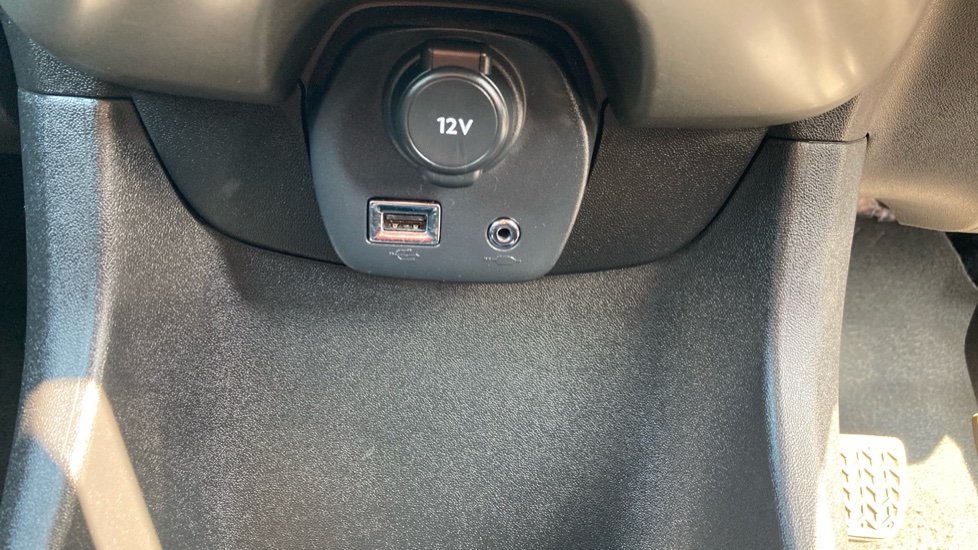 Citroen C1 1.0 VTi Feel 5dr Petrol Hatchback - Image 27