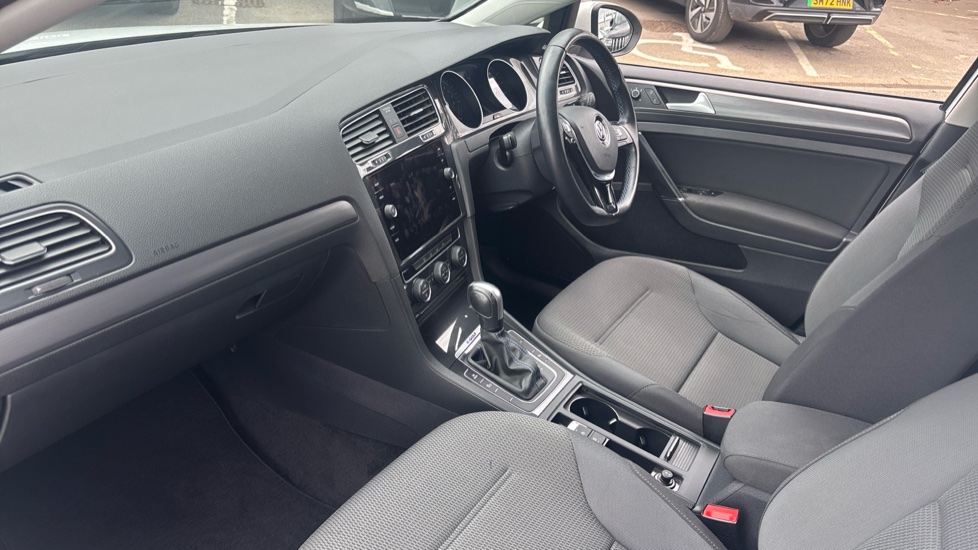 Volkswagen Golf 99kW e-Golf 35kWh 5dr Auto Electric Hatchback - Image 9