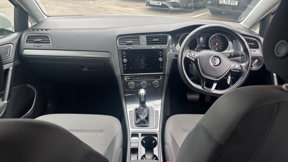 Volkswagen Golf 99kW e-Golf 35kWh 5dr Auto Electric Hatchback - Image 10