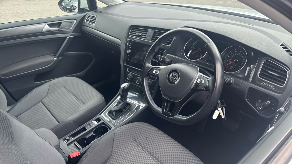 Volkswagen Golf 99kW e-Golf 35kWh 5dr Auto Electric Hatchback - Image 11