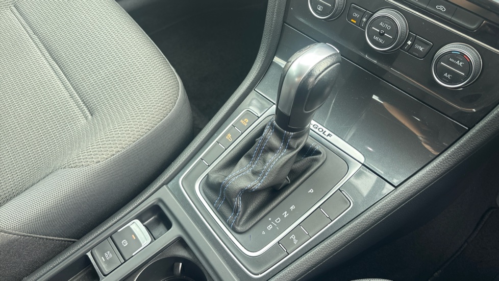 Volkswagen Golf 99kW e-Golf 35kWh 5dr Auto Electric Hatchback - Image 13