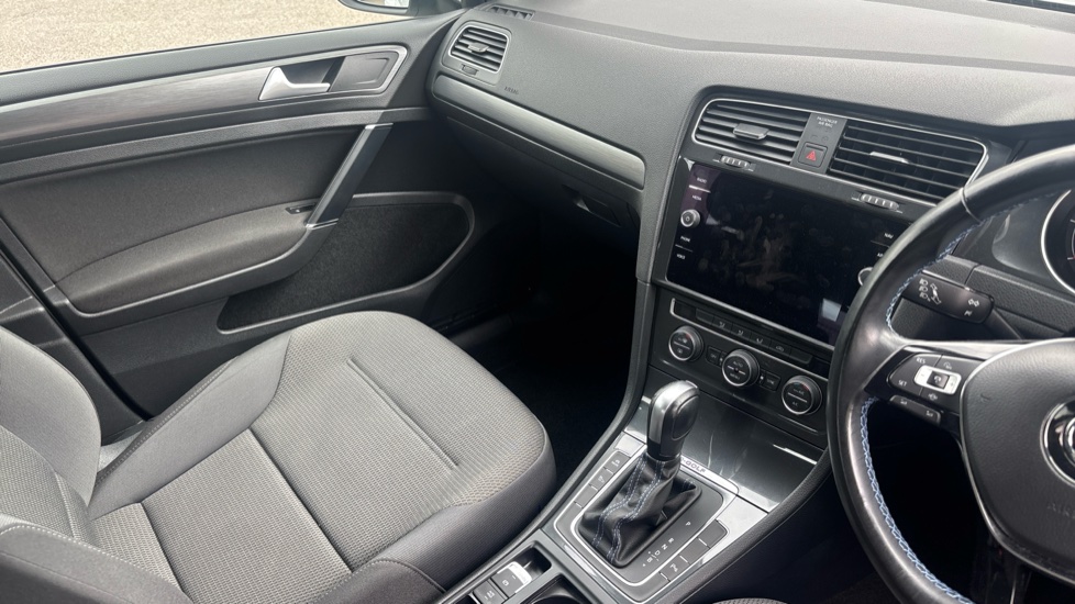 Volkswagen Golf 99kW e-Golf 35kWh 5dr Auto Electric Hatchback - Image 14