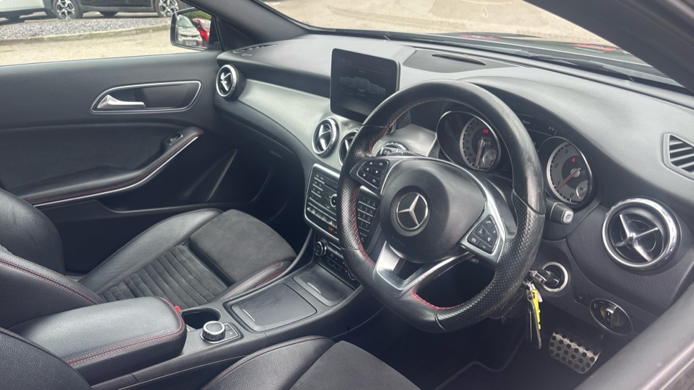 Mercedes-Benz GLA 220d 4Matic AMG Line 5dr Auto [Premium] Diesel Hatchback - Image 11