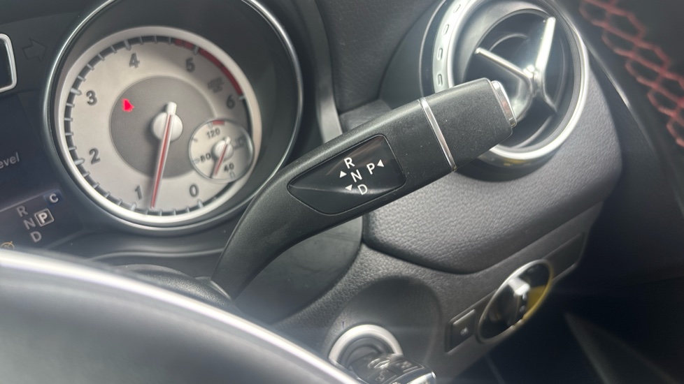 Mercedes-Benz GLA 220d 4Matic AMG Line 5dr Auto [Premium] Diesel Hatchback - Image 13