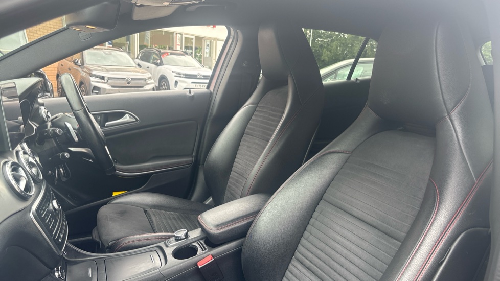 Mercedes-Benz GLA 220d 4Matic AMG Line 5dr Auto [Premium] Diesel Hatchback - Image 26