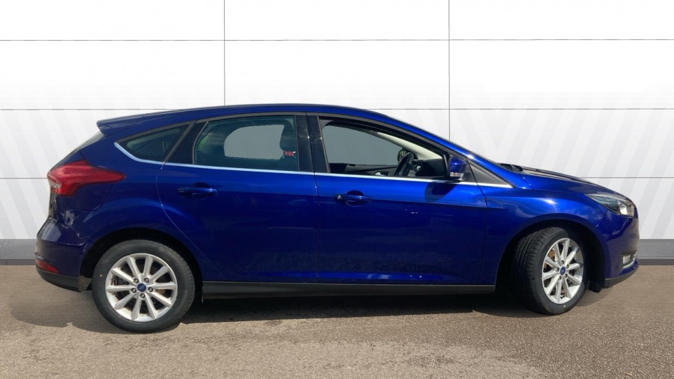 Ford Focus 1.5 EcoBoost Titanium Navigation 5dr Petrol Hatchback - Image 5