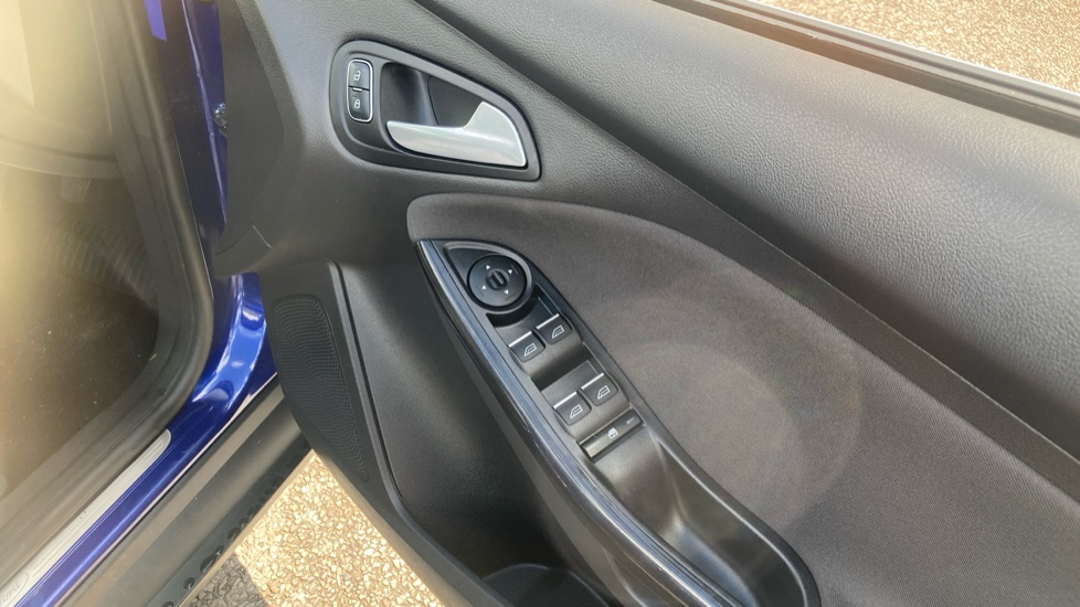 Ford Focus 1.5 EcoBoost Titanium Navigation 5dr Petrol Hatchback - Image 23