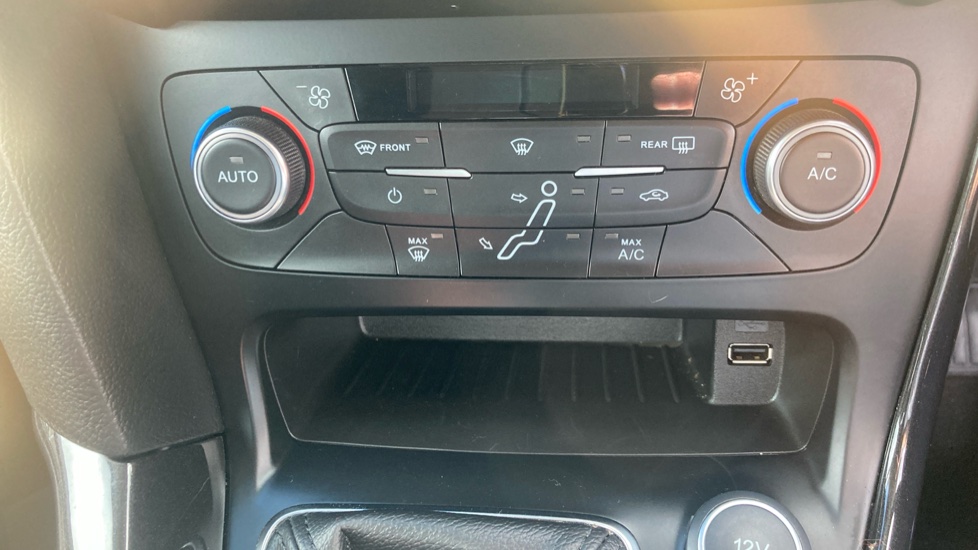 Ford Focus 1.5 EcoBoost Titanium Navigation 5dr Petrol Hatchback - Image 26