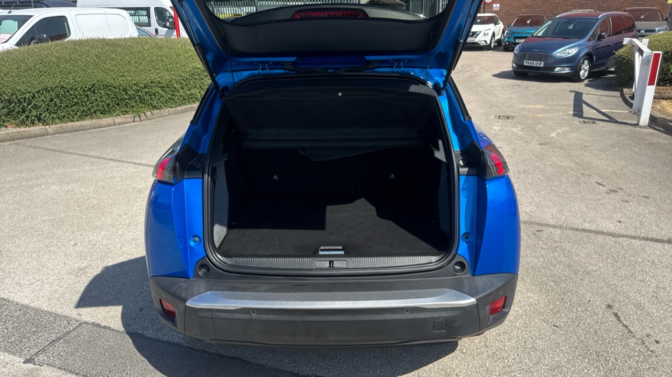 Peugeot 2008 100kW GT 50kWh 5dr Auto Electric Estate - Image 4