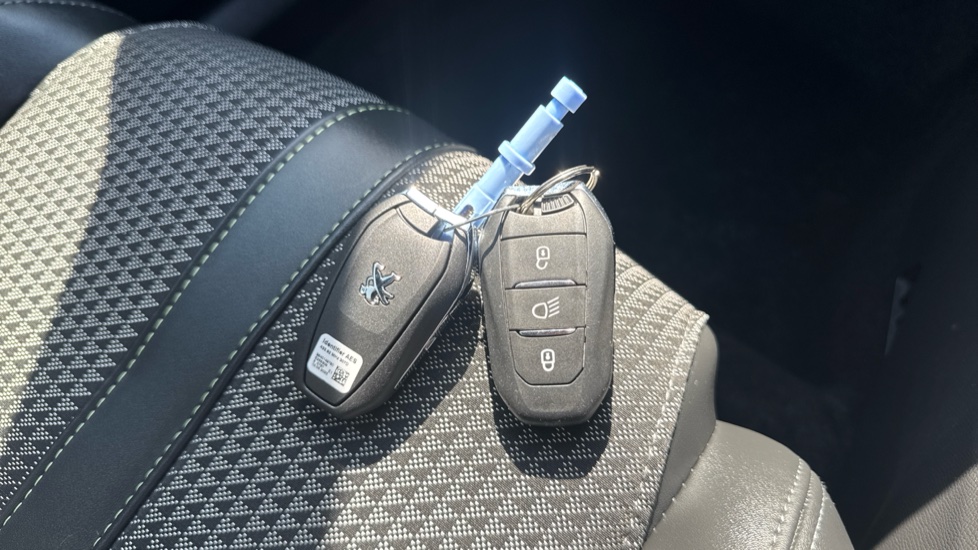 Peugeot 2008 100kW GT 50kWh 5dr Auto Electric Estate - Image 20