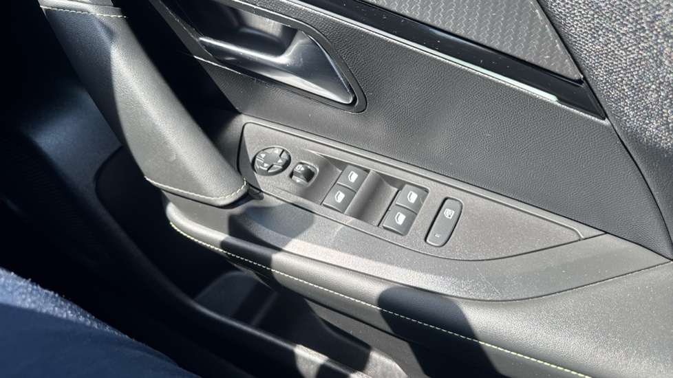 Peugeot 2008 100kW GT 50kWh 5dr Auto Electric Estate - Image 34