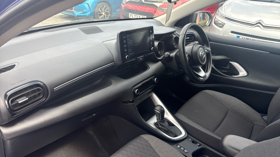 Toyota Yaris 1.5 Hybrid Design 5dr CVT Hybrid Hatchback - Image 9