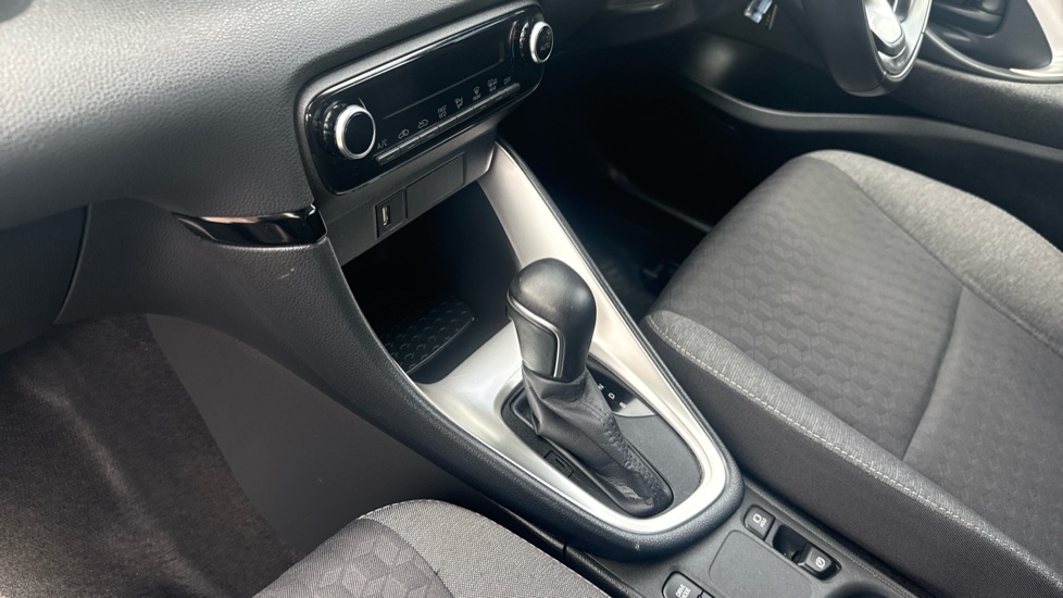 Toyota Yaris 1.5 Hybrid Design 5dr CVT Hybrid Hatchback - Image 13