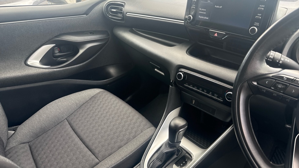 Toyota Yaris 1.5 Hybrid Design 5dr CVT Hybrid Hatchback - Image 14
