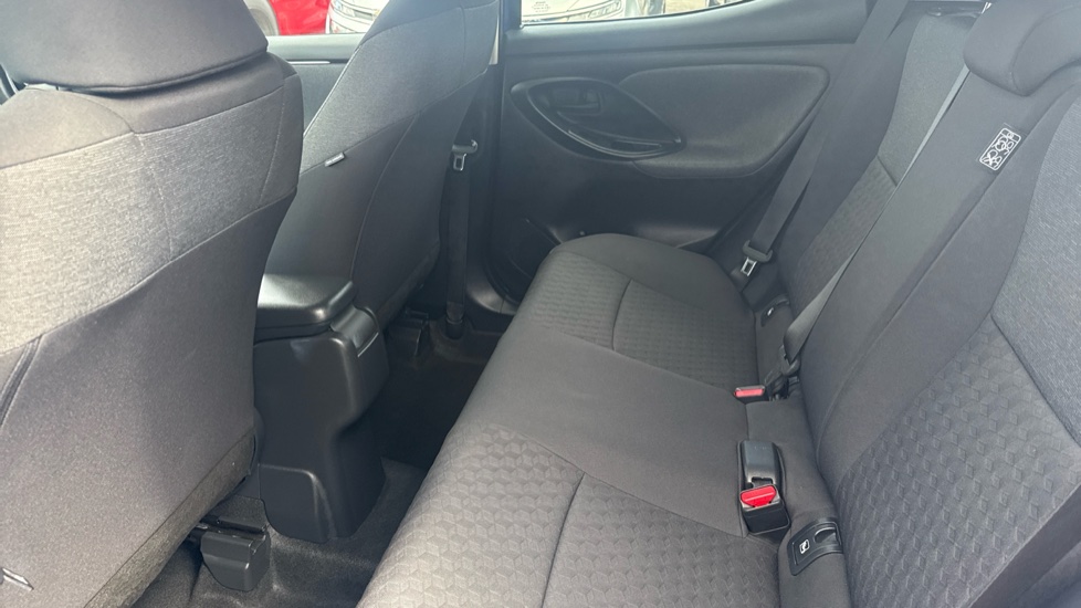 Toyota Yaris 1.5 Hybrid Design 5dr CVT Hybrid Hatchback - Image 16