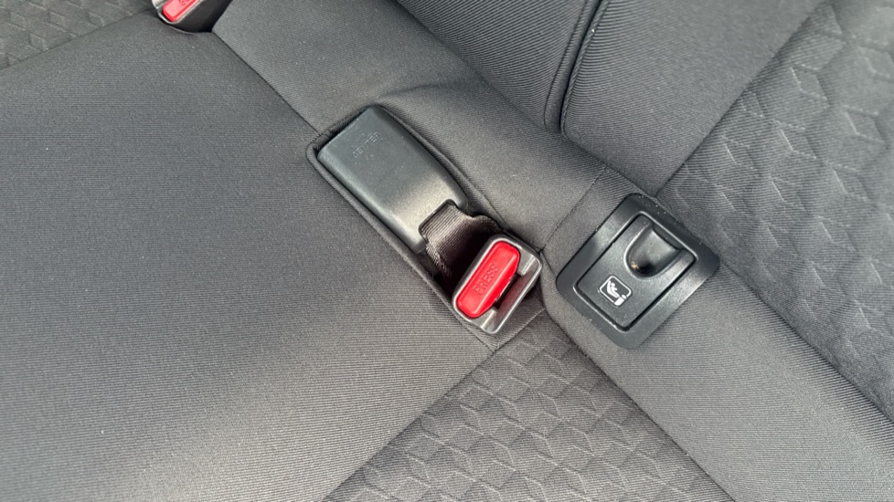 Toyota Yaris 1.5 Hybrid Design 5dr CVT Hybrid Hatchback - Image 17