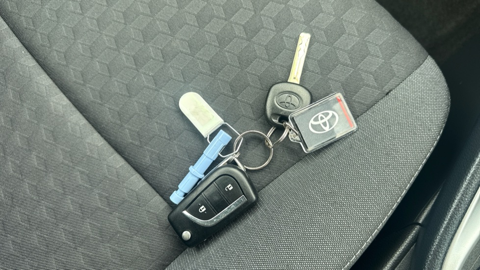 Toyota Yaris 1.5 Hybrid Design 5dr CVT Hybrid Hatchback - Image 20