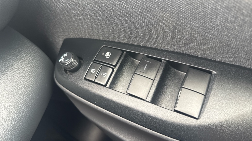 Toyota Yaris 1.5 Hybrid Design 5dr CVT Hybrid Hatchback - Image 25