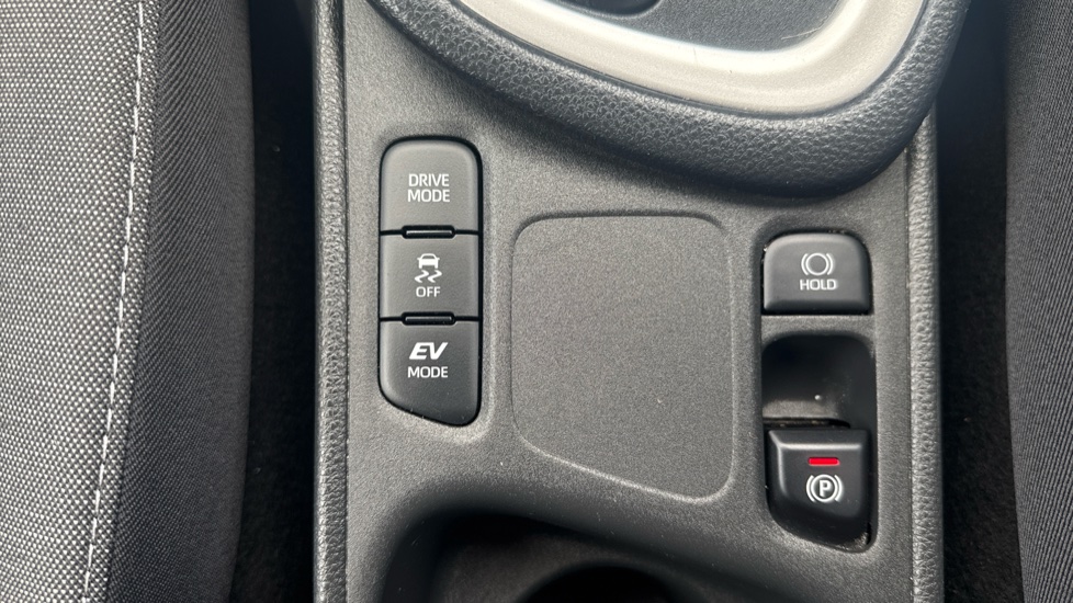 Toyota Yaris 1.5 Hybrid Design 5dr CVT Hybrid Hatchback - Image 30