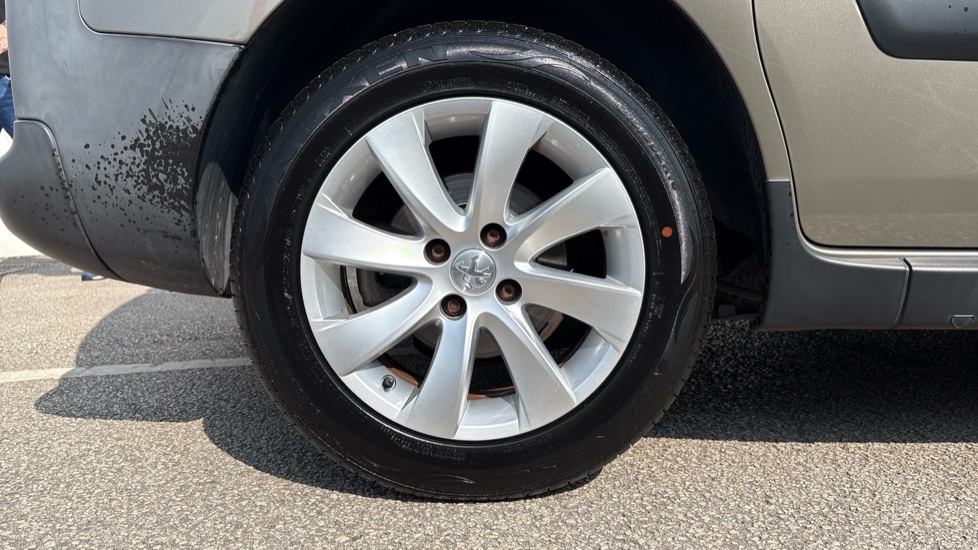 Peugeot Partner Tepee 1.6 BlueHDi 100 Outdoor 5dr Diesel Estate - Image 7
