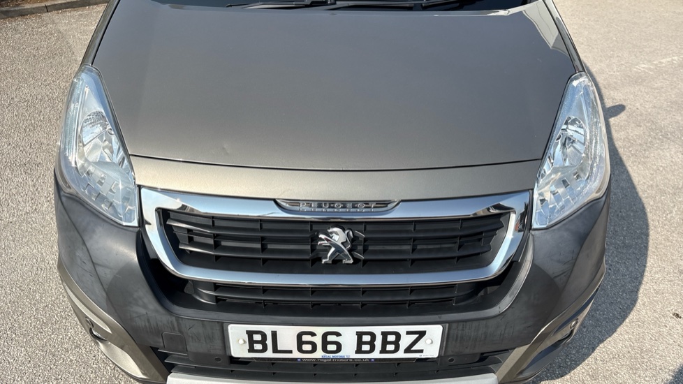 Peugeot Partner Tepee 1.6 BlueHDi 100 Outdoor 5dr Diesel Estate - Image 8
