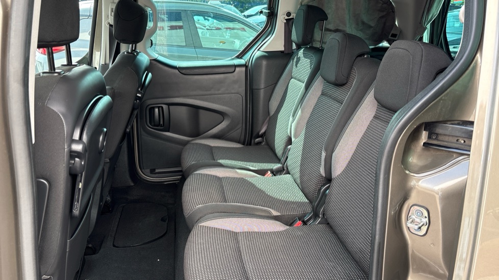 Peugeot Partner Tepee 1.6 BlueHDi 100 Outdoor 5dr Diesel Estate - Image 16