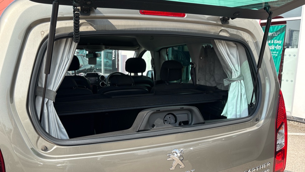Peugeot Partner Tepee 1.6 BlueHDi 100 Outdoor 5dr Diesel Estate - Image 25