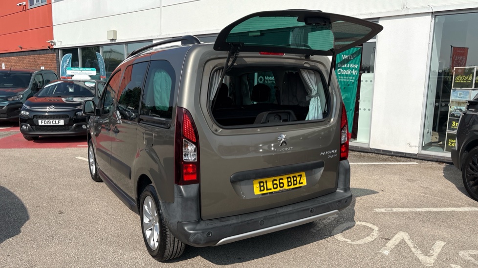 Peugeot Partner Tepee 1.6 BlueHDi 100 Outdoor 5dr Diesel Estate - Image 26