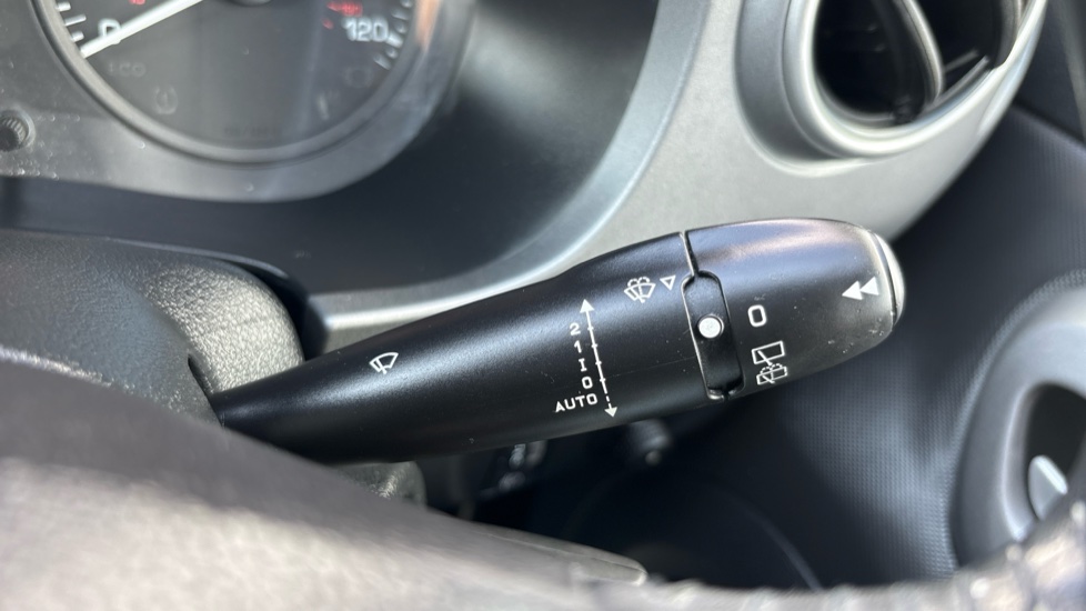 Peugeot Partner Tepee 1.6 BlueHDi 100 Outdoor 5dr Diesel Estate - Image 27