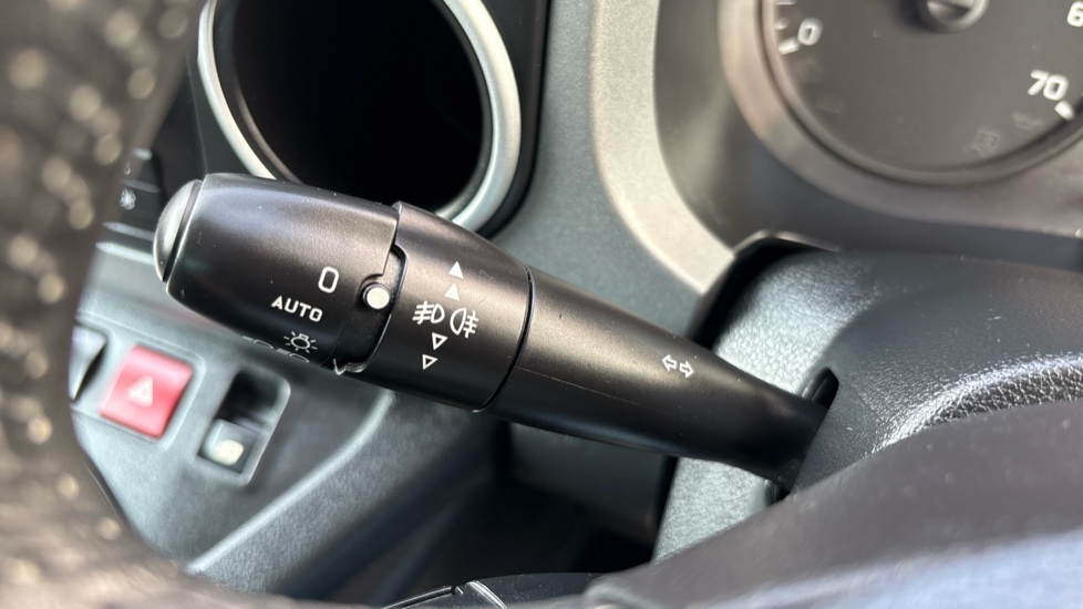 Peugeot Partner Tepee 1.6 BlueHDi 100 Outdoor 5dr Diesel Estate - Image 28