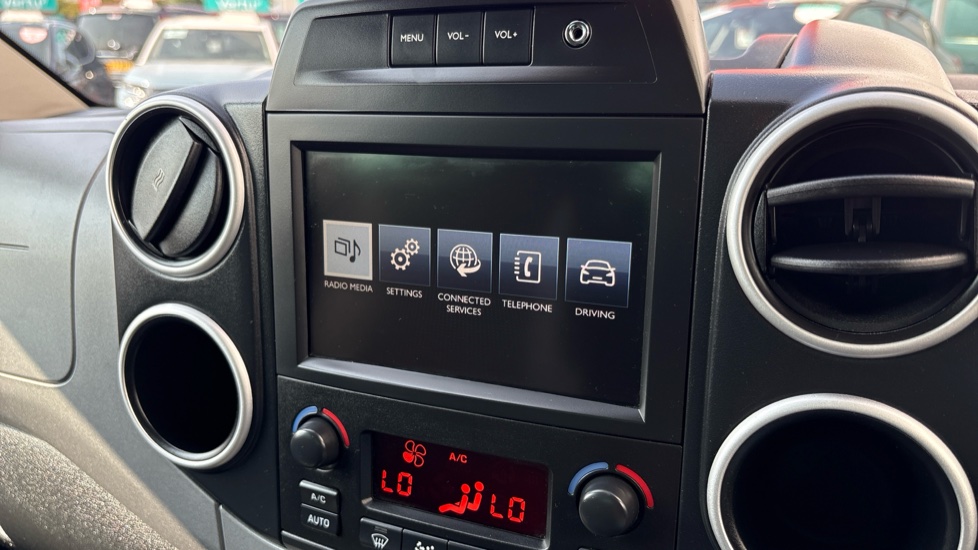 Peugeot Partner Tepee 1.6 BlueHDi 100 Outdoor 5dr Diesel Estate - Image 29