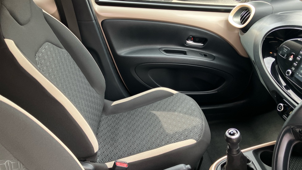 Toyota Aygo X 1.0 VVT-i Edge 5dr Petrol Hatchback - Image 19