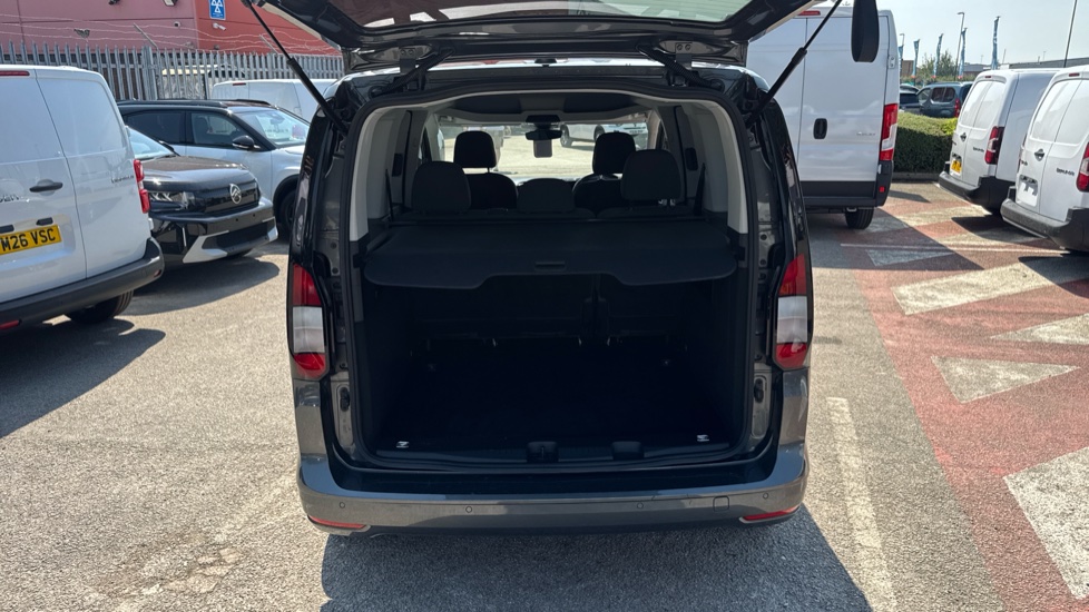 Ford Tourneo Connect 2.0 EcoBlue Titanium 5dr Auto Diesel Estate - Image 4