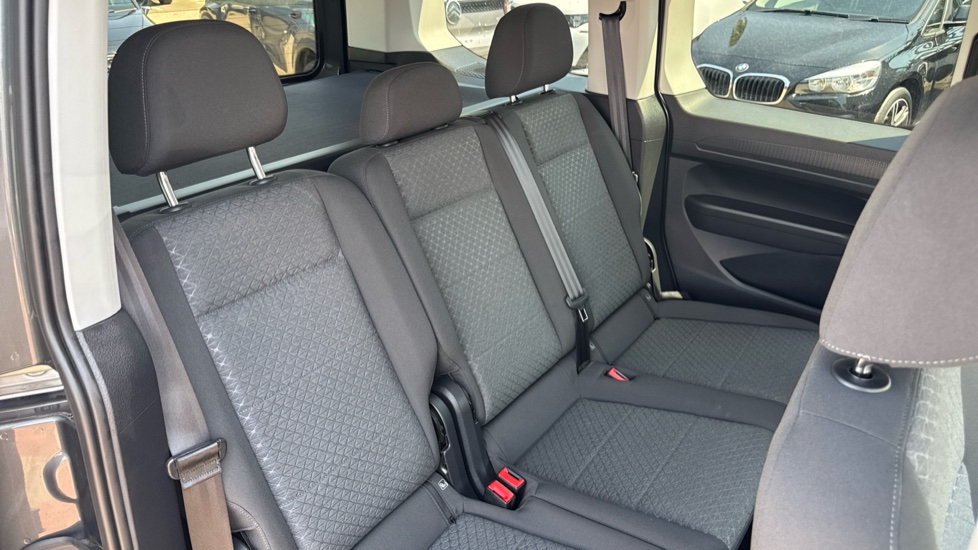 Ford Tourneo Connect 2.0 EcoBlue Titanium 5dr Auto Diesel Estate - Image 15