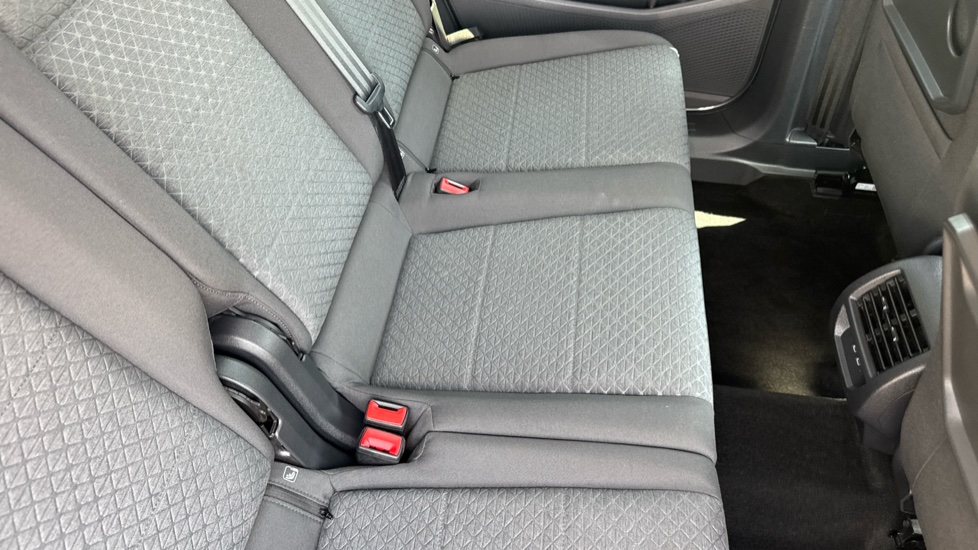 Ford Tourneo Connect 2.0 EcoBlue Titanium 5dr Auto Diesel Estate - Image 17