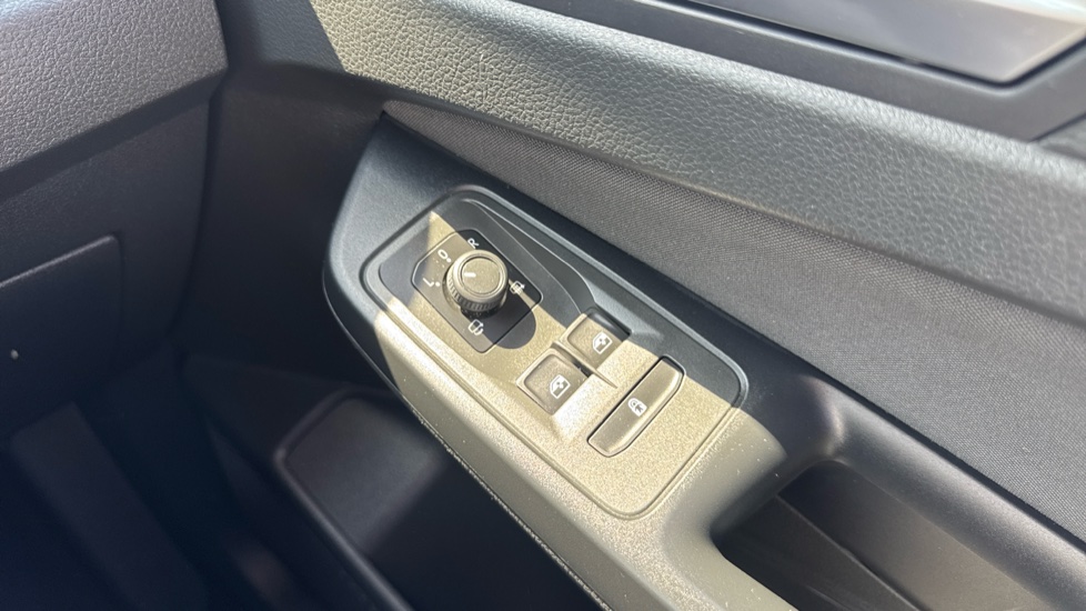 Ford Tourneo Connect 2.0 EcoBlue Titanium 5dr Auto Diesel Estate - Image 25
