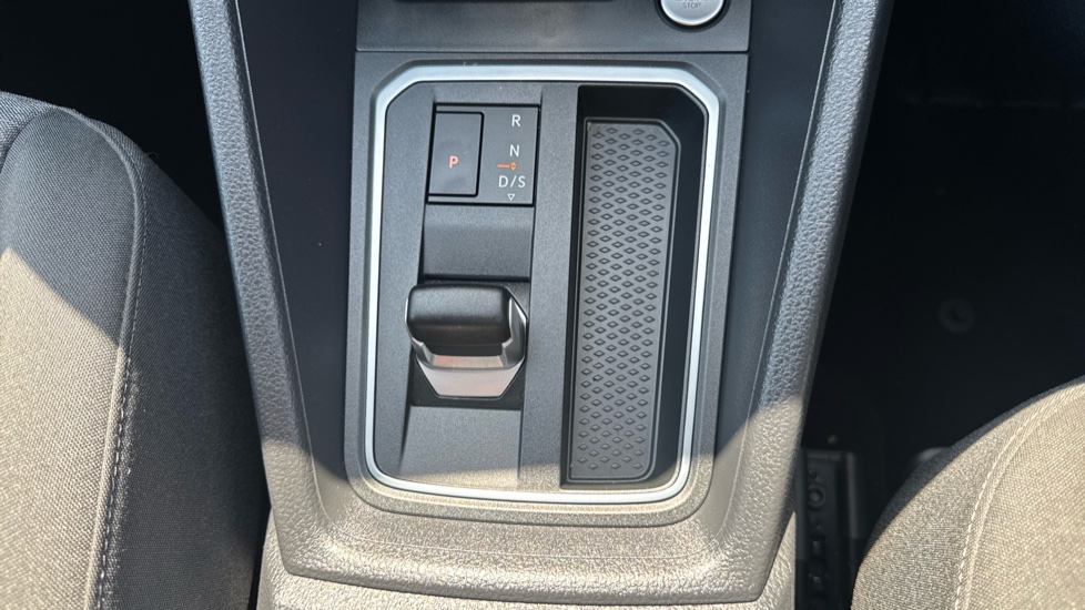 Ford Tourneo Connect 2.0 EcoBlue Titanium 5dr Auto Diesel Estate - Image 26