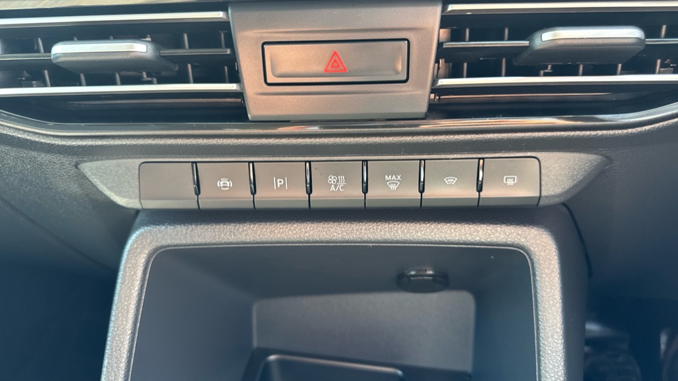 Ford Tourneo Connect 2.0 EcoBlue Titanium 5dr Auto Diesel Estate - Image 29