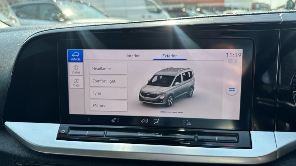 Ford Tourneo Connect 2.0 EcoBlue Titanium 5dr Auto Diesel Estate - Image 31